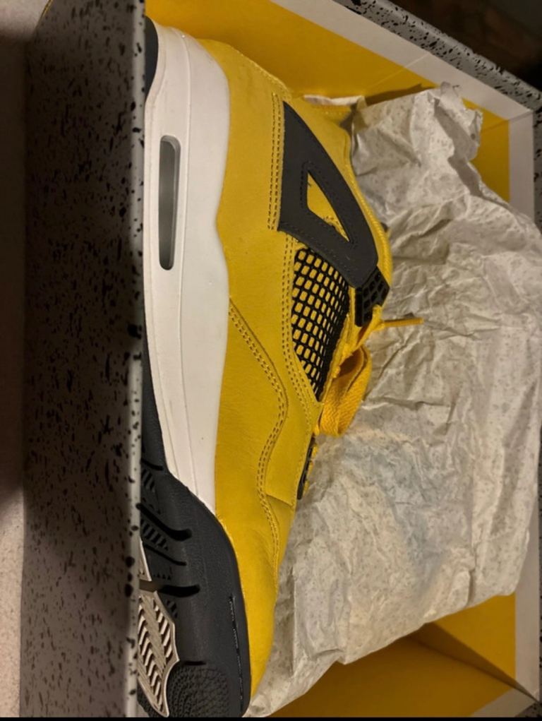 Nike Air Jordan 4 Retro Lightning Yellow 2021