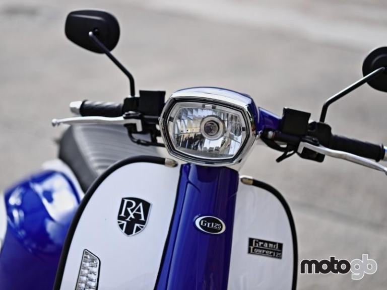 ROYAL ALLOY GT 125cc A Modern Classic Retro Automatic Moped Scooter