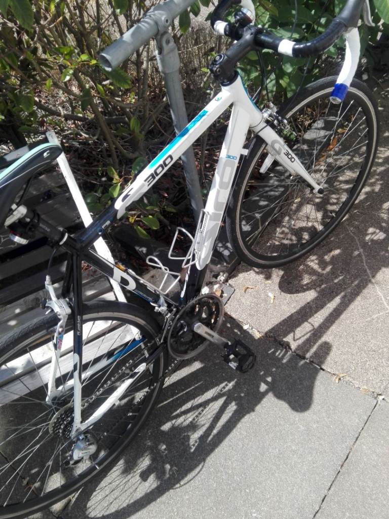 Road Bike White/Blue – Good Condition