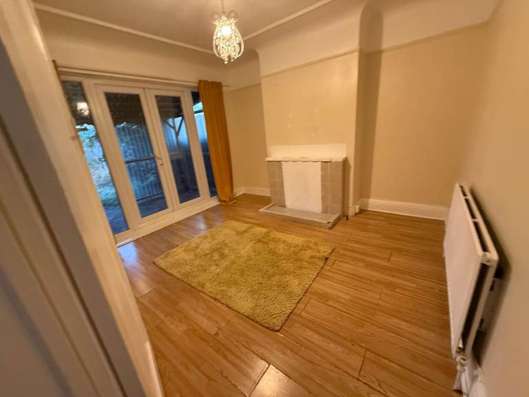 3 Bed Semi-Detached house for sale Bellamy Drive, Stanmore HA7 Chain Free hold 