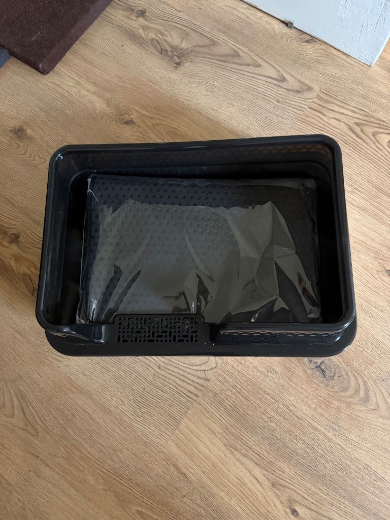 Cat tray and Scratch Pads