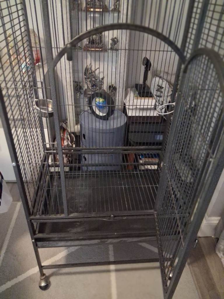 Parrot cage