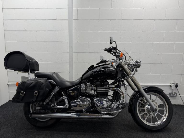 2010 TRIUMPH BONNEVILLE AMERICA - FULL LUGGAGE -FLY SCREEN - MOT TILL APRIL 2027