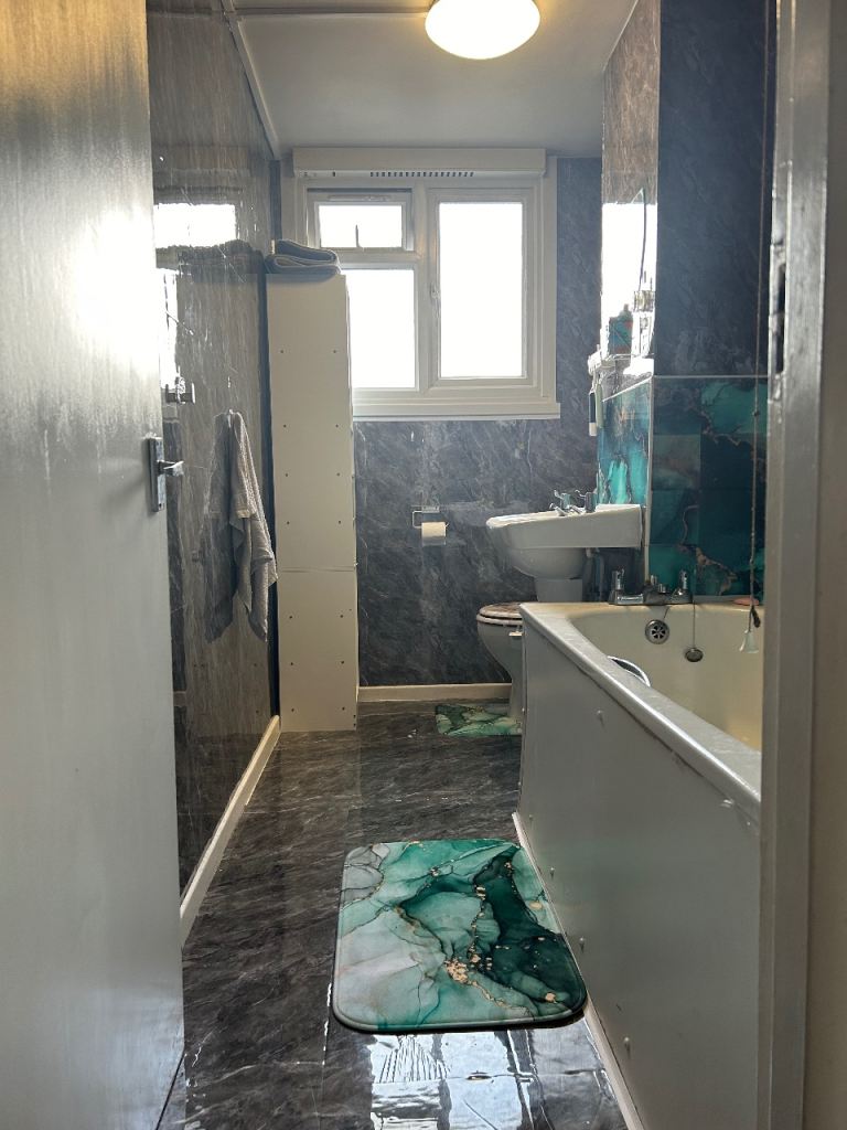 CASH INCENTIVE! 2-BED ENFIELD FOR 4-BED BROMLEY (Beckenham/Hayes) - URGENT MULTI-SWAP CHAIN STARTER