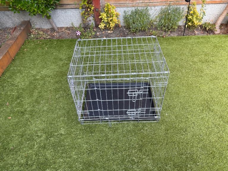 Metal dog crate
