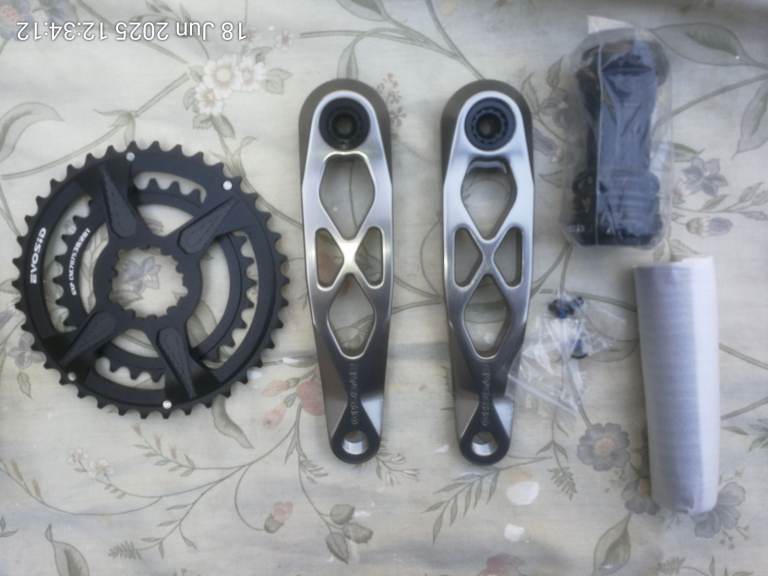 Evosid DUB crank set full kit brand new unfitted boxed