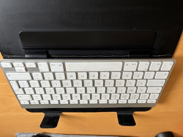 Apple bluetooth keyboard 
