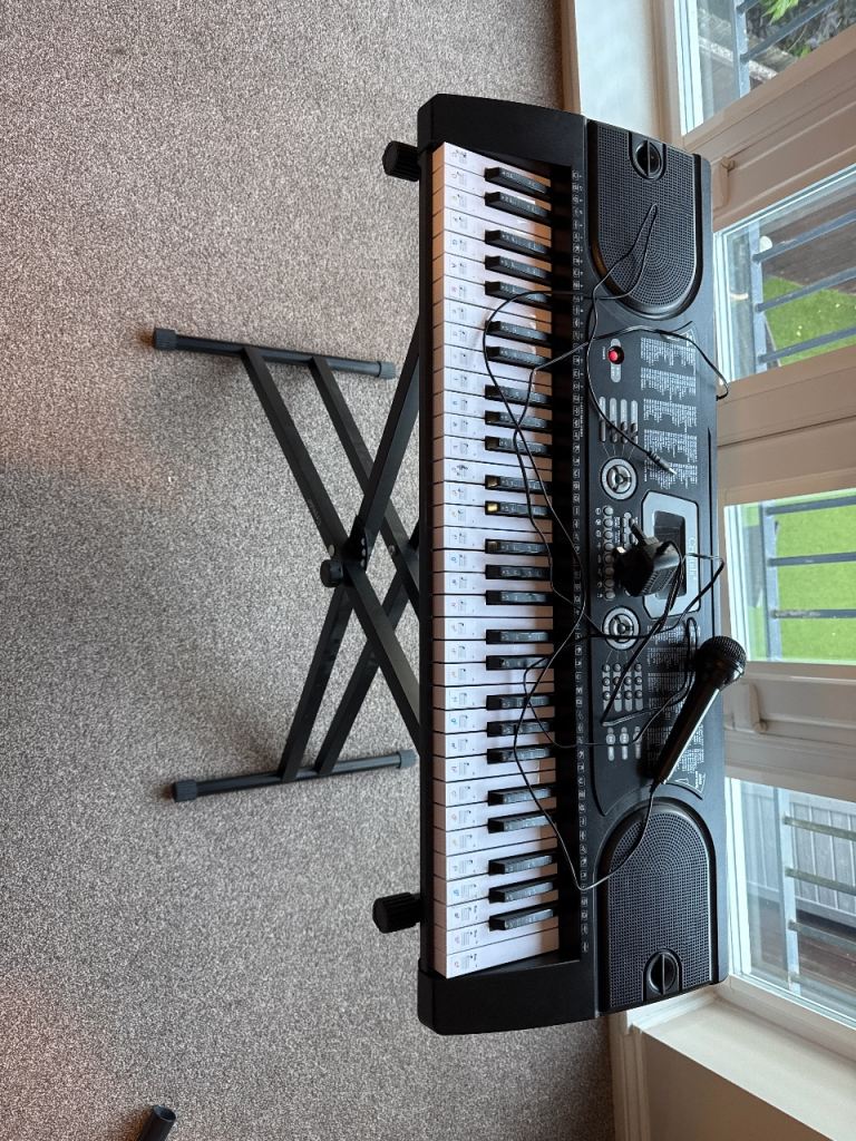 Electronic Keyboard with Stand and Microphone – Good Condition