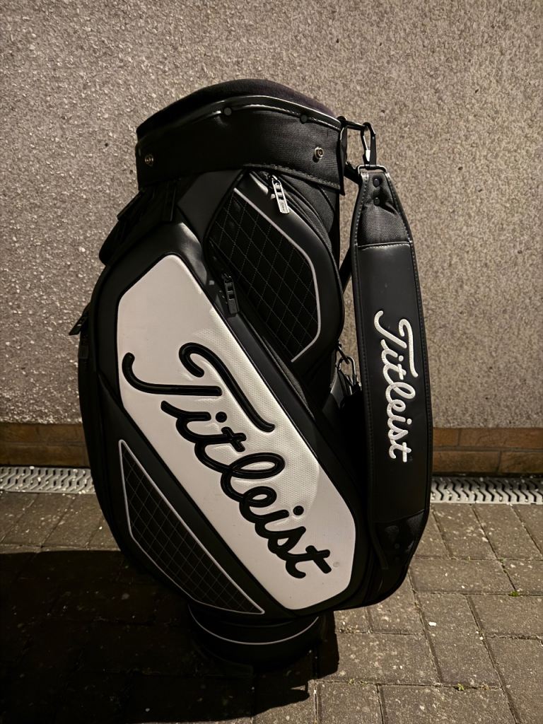 Titleist midsize tour bag - Black & White, Great Condition