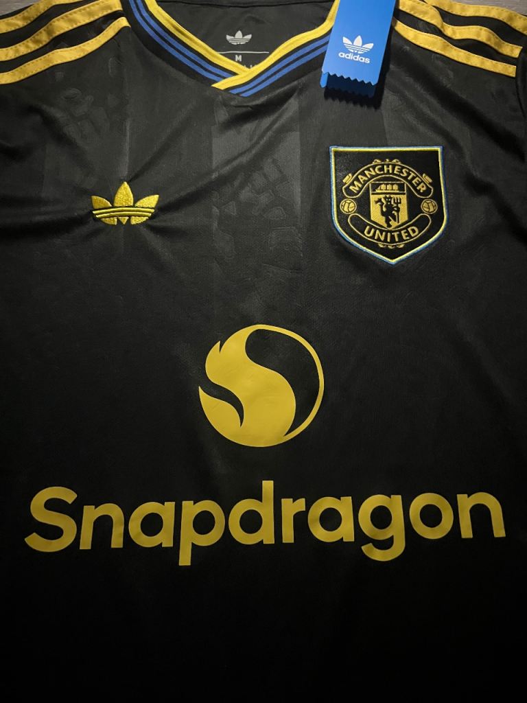 Manchester United 2025/2026 Black/Gold Style Football Shirt – Size S All Sizes 