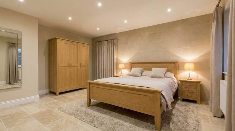 🔑 Open Door to Birmingham: Shared Rooms, Free Wi-Fi, Friendly.