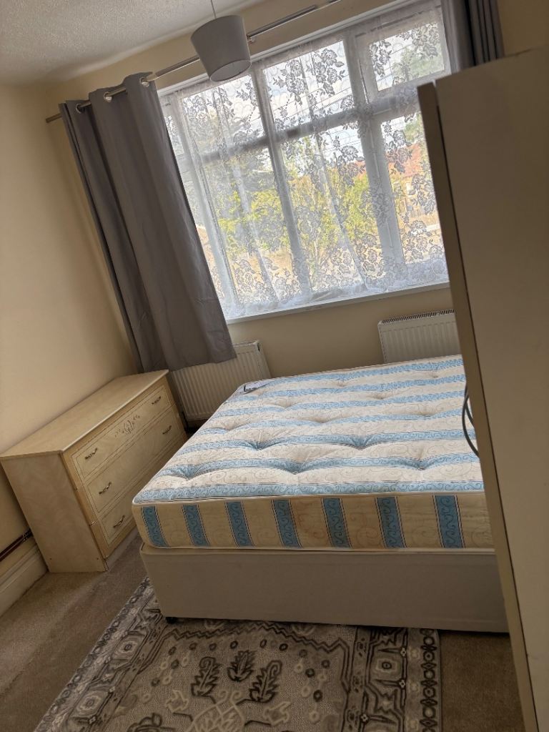 Double room to rent cheshunt EN8  9DF