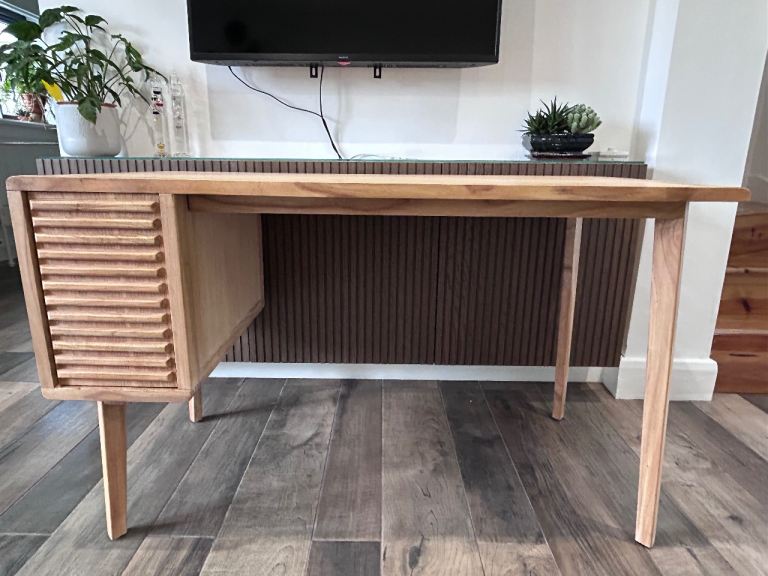 Wooden desk 