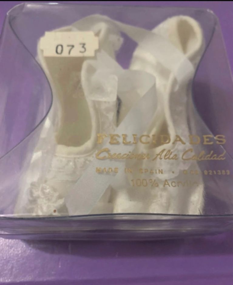 Babies or dolls soft shoes / booties. Size 2. 