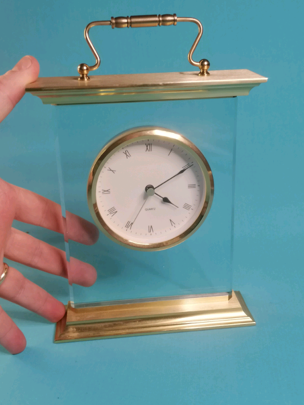 Very nice, 9inch desk clock (working perfect). 