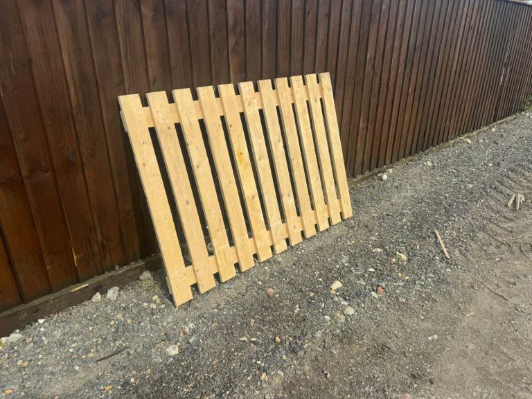 Used Heavy Duty Slatted Timber Decking Boards Pallet Racking Shelving