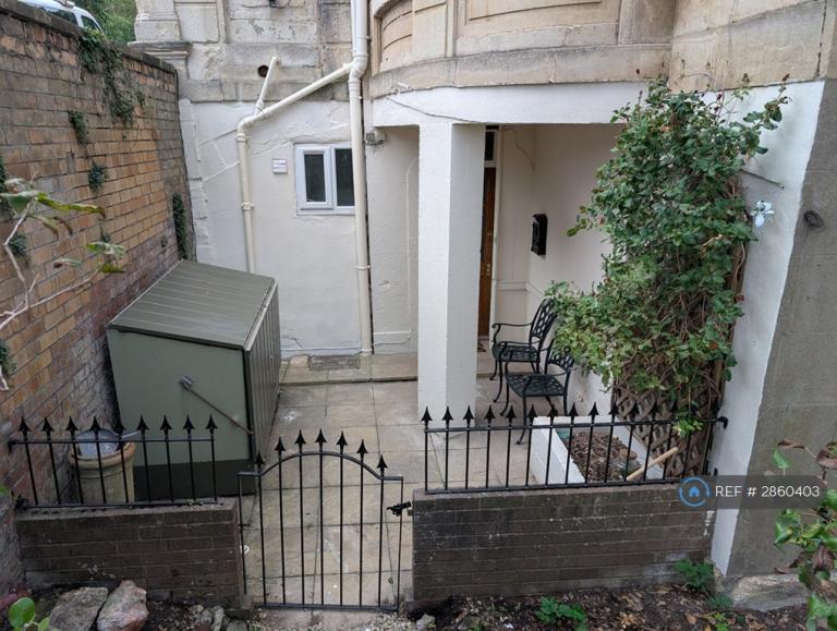 2 bedroom flat in Victoria Walk, Bristol, BS6 (2 bed) (#2860403)