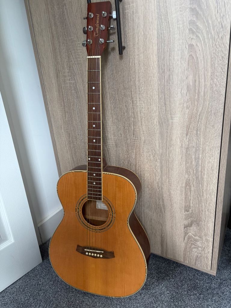 Tanglewood Acoustic Guitar – Good Condition, Natural Wood Finish