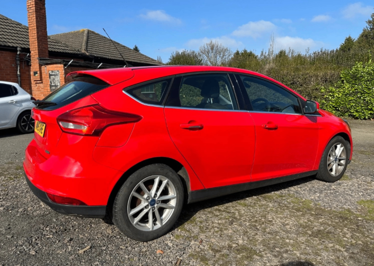 * ULEZ FREE * 2015 FORD FOCUS 1.0 T ECOBOOST ZETEC 5 DOOR HATCHBACK PETROL 6 SPEED MANUAL EURO 6 *