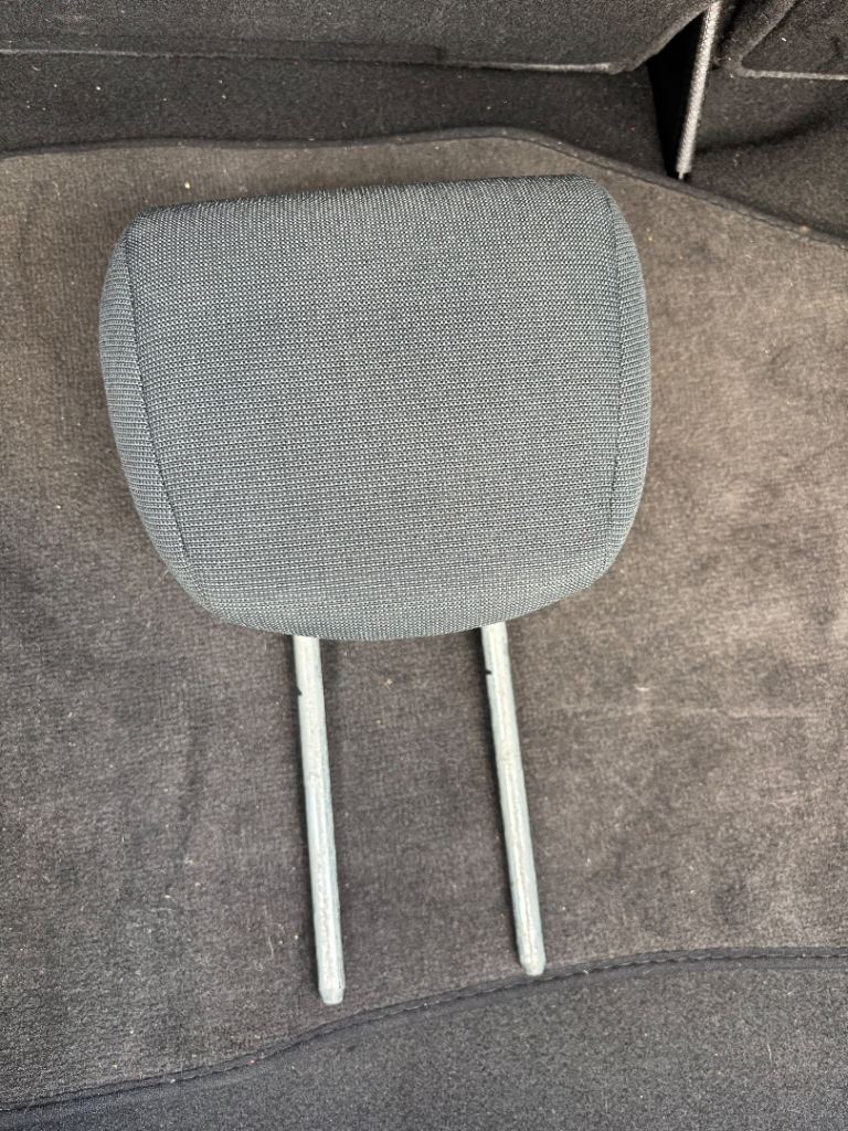 image for Drivers rear headrest Ford fiesta 2012/2017