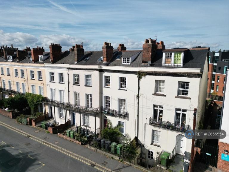 2 bedroom flat in Old Tiverton Road, Exeter, EX4 (2 bed) (#2856554)