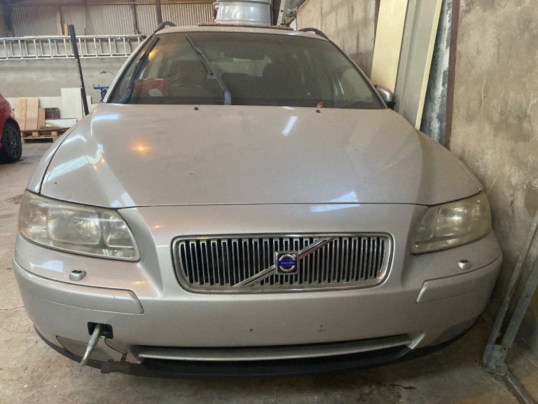 image for Breaking Volvo v70 s60 s80 xc70 