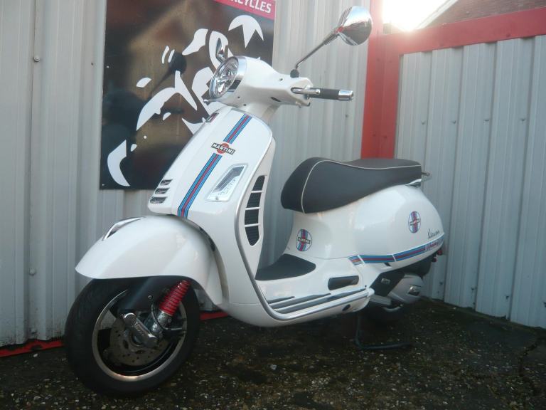 Piaggio Vespa GTS 125 SUPER ONLY 634 MILES 2021 LEARNER LEGAL SCOOTER 50 SH N X 