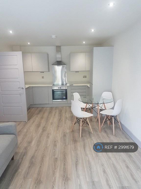 2 bedroom flat in Trinity Court, Leeds, LS9 (2 bed) (#2991679)