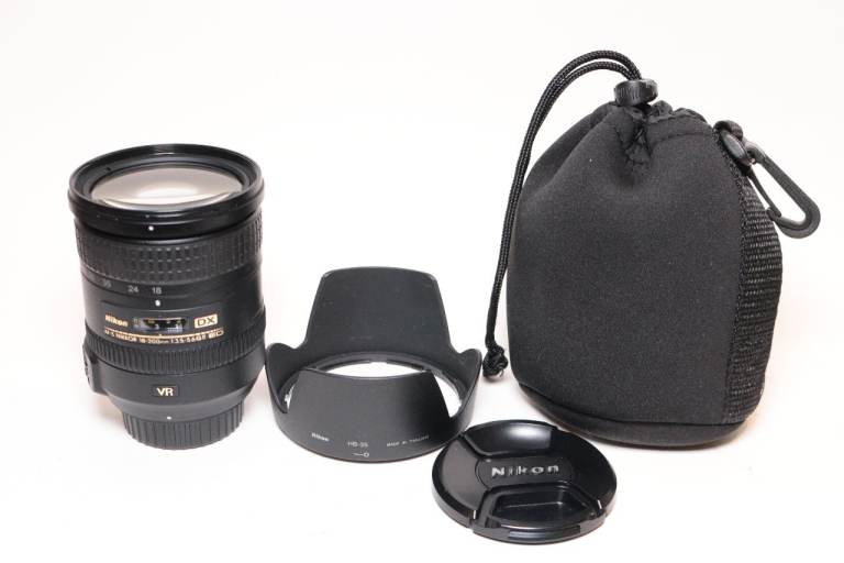 Nikon AF-S 18-200mm f/3.5-5.6G II ED DX VR Zoom Lens in excellent condition