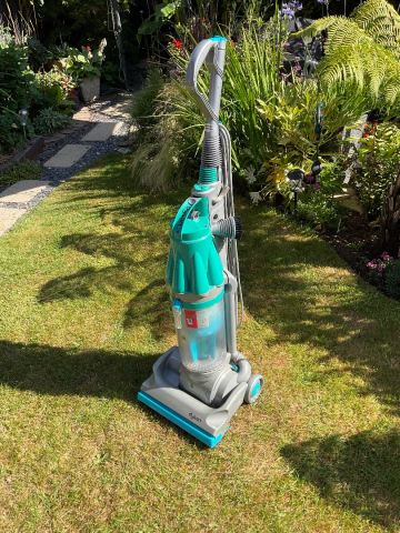 Dyson DC07 Upright Vacuum Cleaner with tools. As New | in Hythe