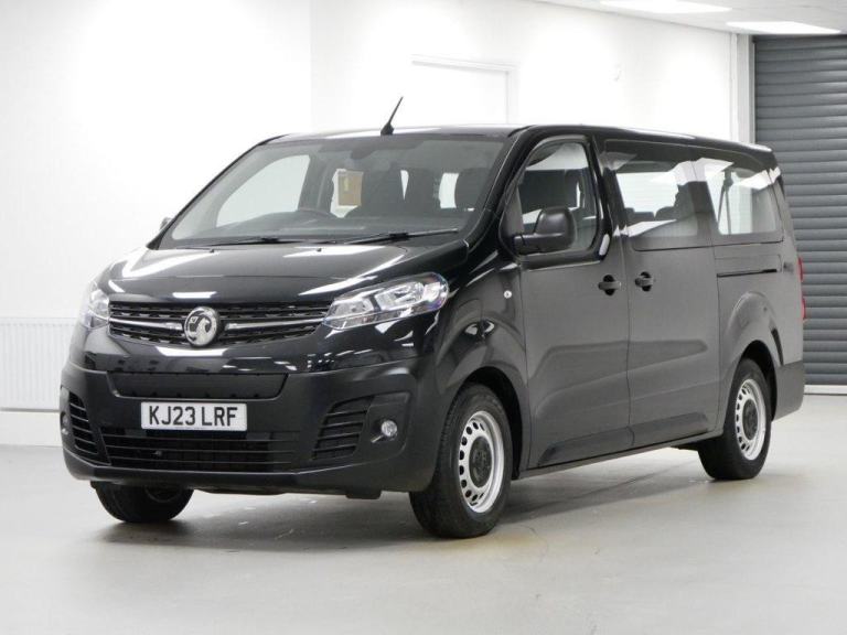 2023 VIVARO LIFE ELECTRIC 50KWH 136 BHP LONG 9 SEATER AUTOMATIC ( NO VAT )