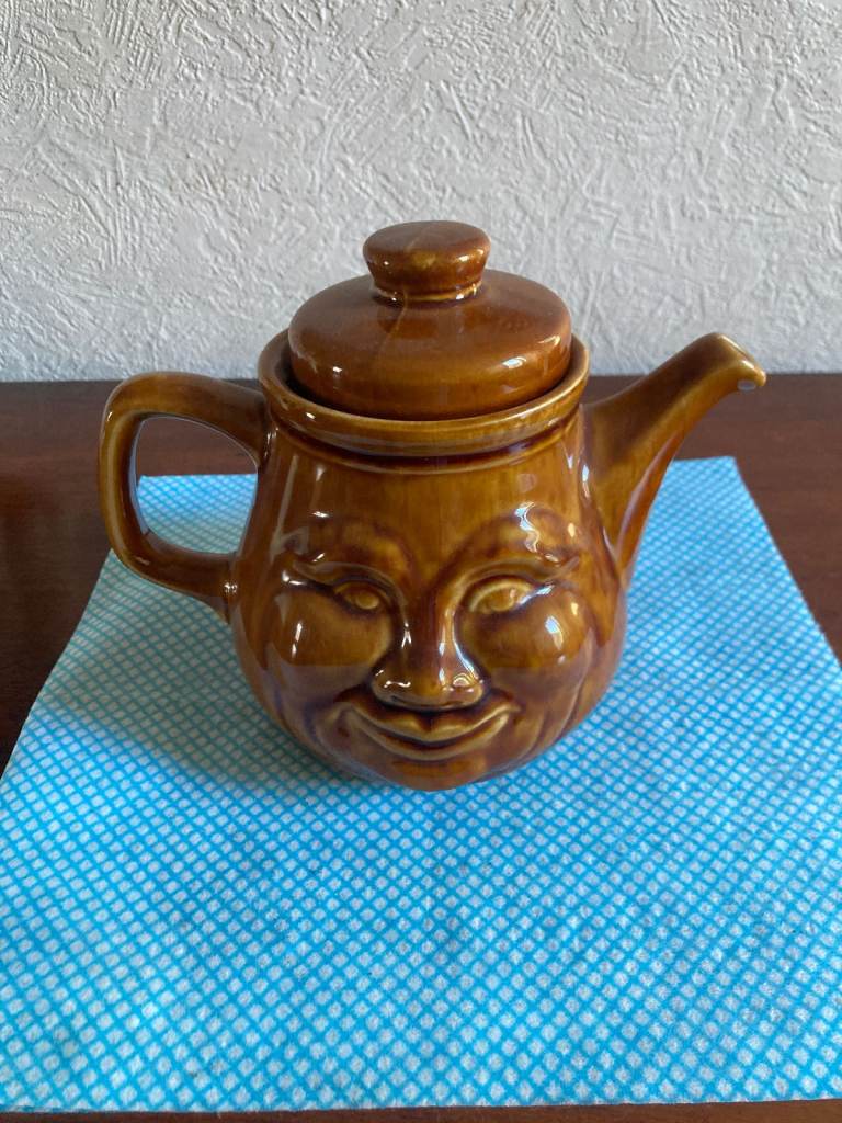 Vintage smiling teapot- Reasonable offer accepted