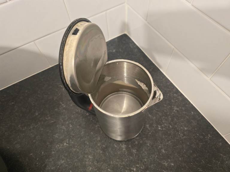 Compact 0.6L Hotel / Travel Kettle (Model 5504) – Works Perfectly