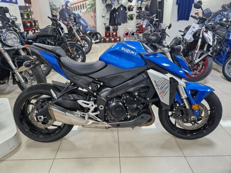 SUZUKI GSX-S 950 IN BLUE