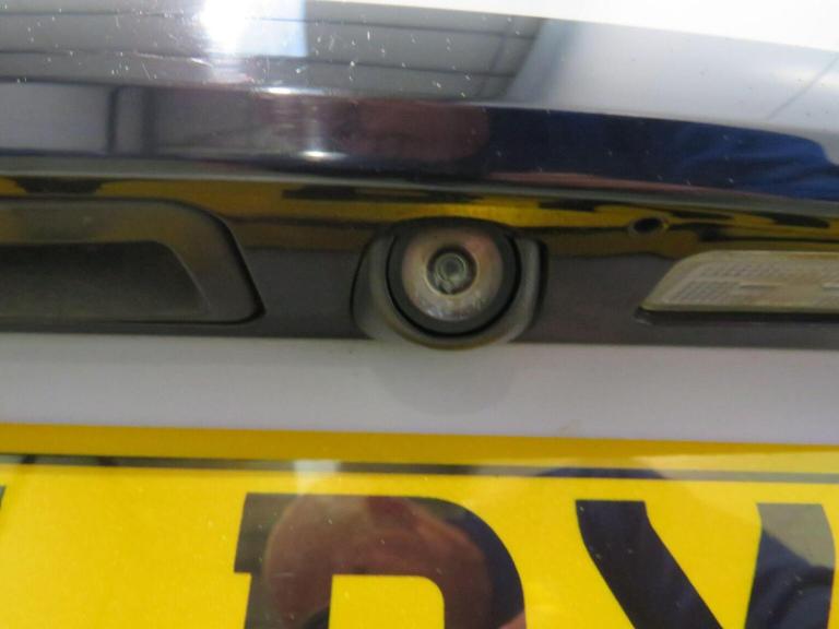 JAGUAR XF 3.0d S V6 Portfolio Sportbrake Auto Euro 5 (s/s) 5dr White Auto Diesel