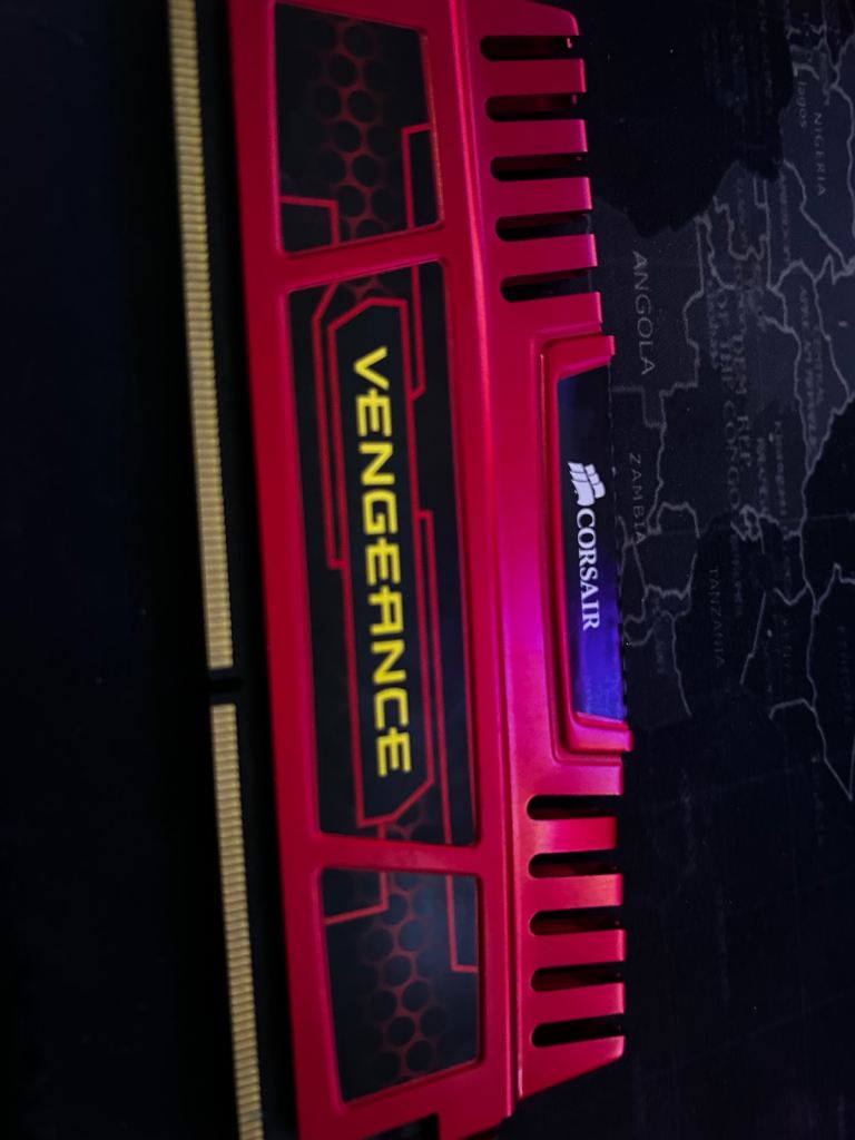 Corsair Vengeance 4GB DDR3 RAM – Red, Good Condition