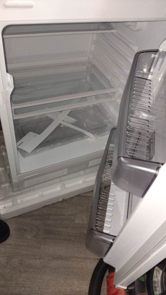 Brand New Lamona LAM6001 Built-Under Integrated Larder Fridge