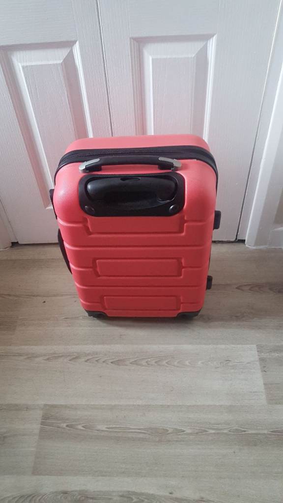 Hard shelled small wheeled suitcase