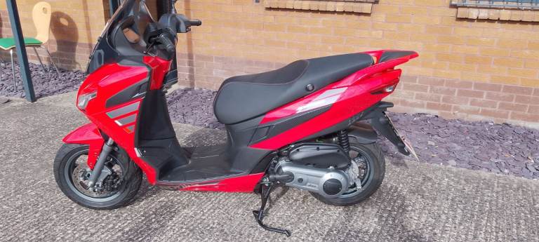 2025 APRILIA SXR 50 CC     * MOPED *  * SCOOTER *  SUIT 16 YEAR OLD for Commuting around town.