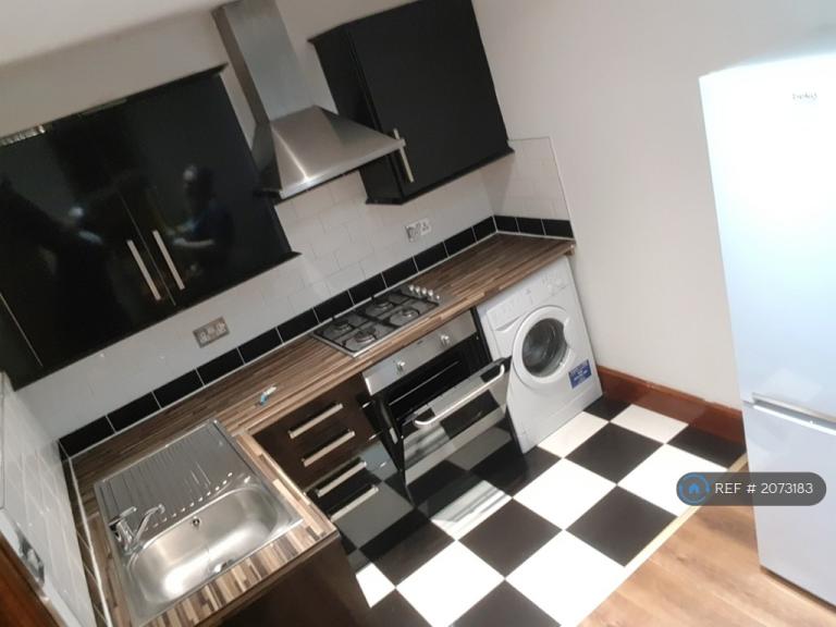 1 bedroom flat in Kingsland Road, London, E8 (1 bed) (#2073183)