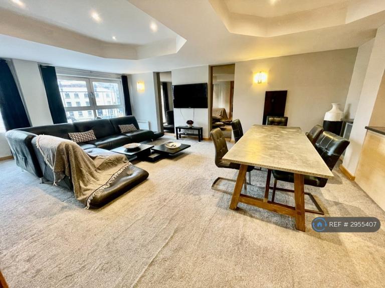 3 bedroom flat in Waterloo Street, Leeds, LS10 (3 bed) (#2955407)