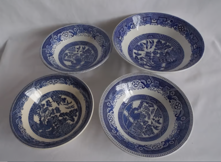 4 x Vintage Old Willow Staffordshire Blue & White Pattern Bowls