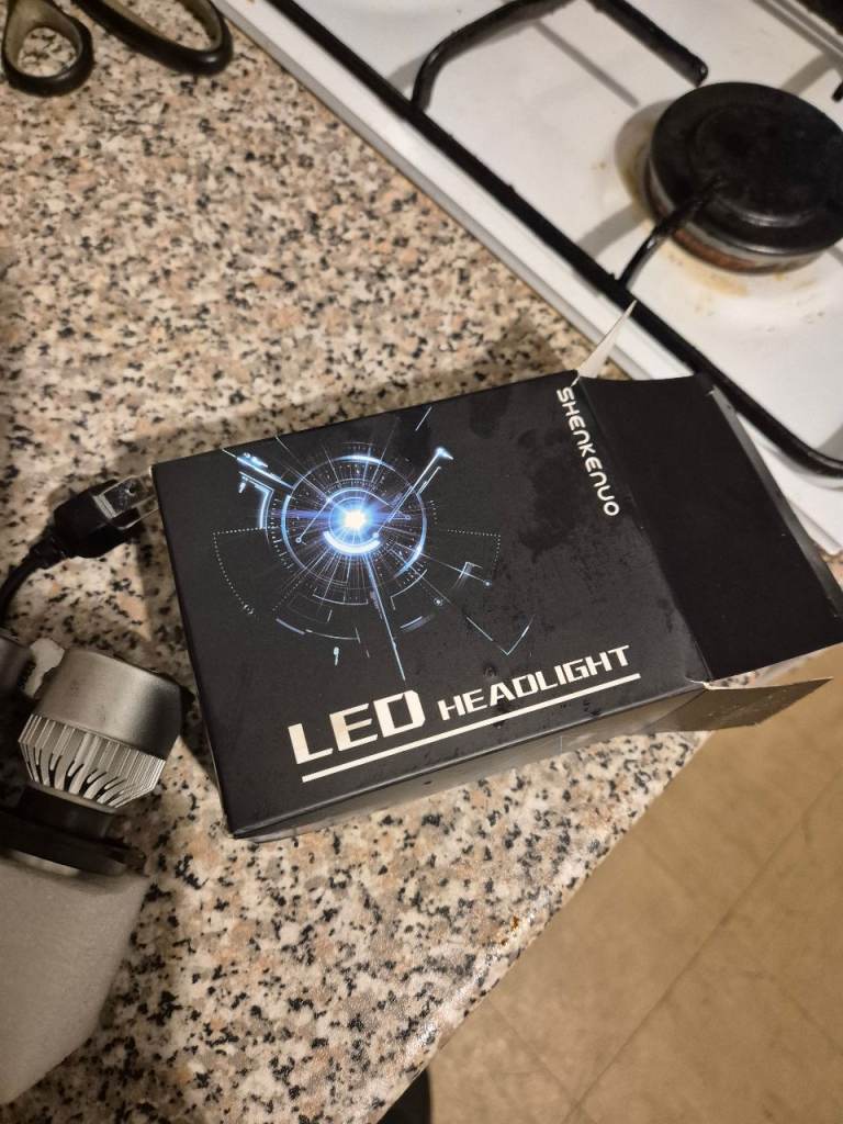 BRAND NEW RED BULBS 100 WATTS EACH BULB H4 3 PIN