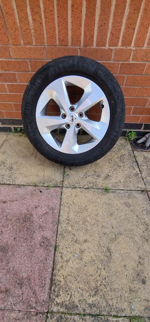 Genuine Nissan Alloy Wheel