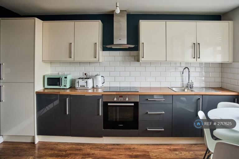 2 bedroom flat in Lincoln Road, Peterborough, PE1 (2 bed) (#2717625)