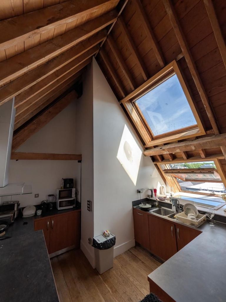 Bristol Central Duplex Penthouse Bedroom with Bathroom and 1.6Gbps WiFi and Work Desk