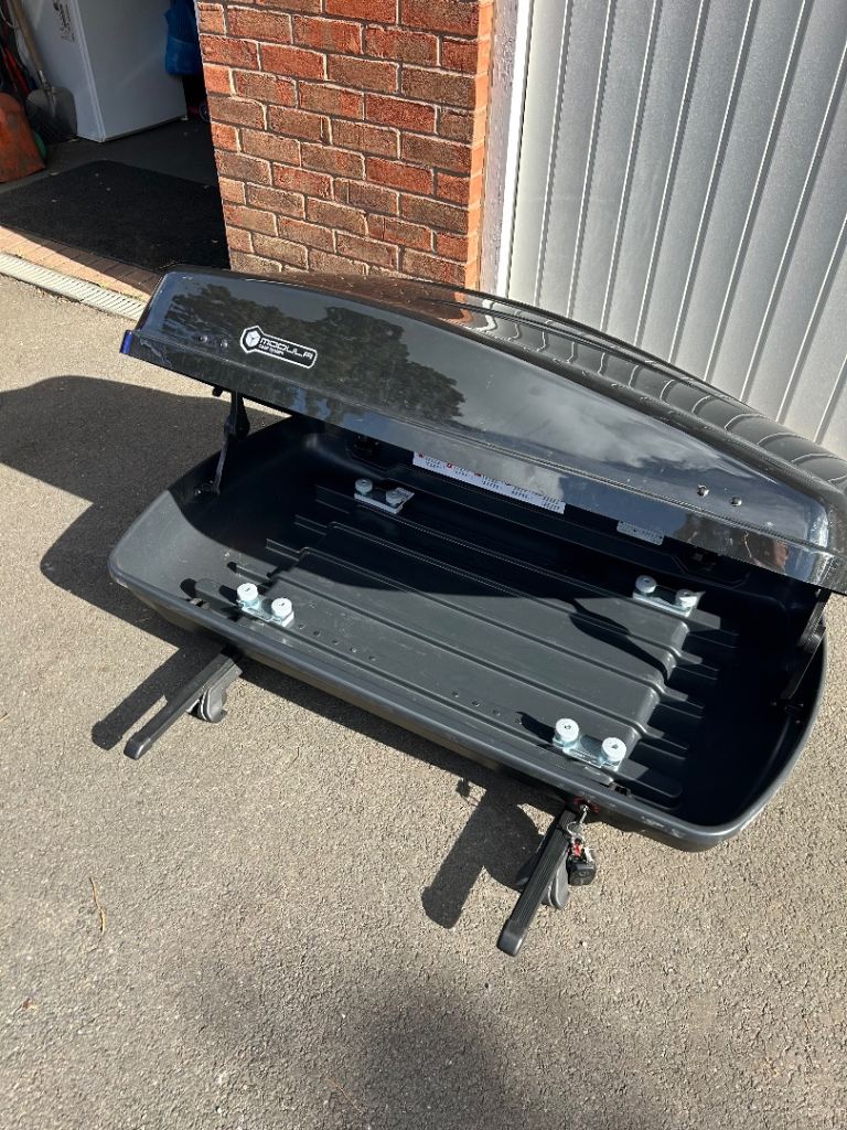 Roof box c/w bars