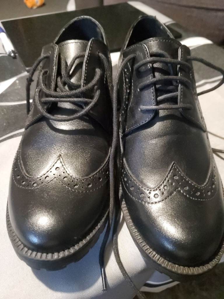 Ladies 5th Avenue black leather shoes NEW