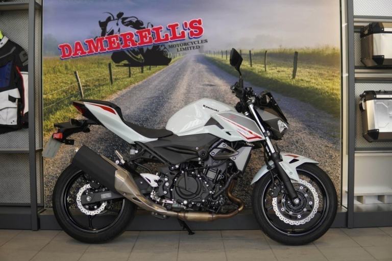 2025 KAWASAKI NINJA 400 WHITE MOTORCYCLE