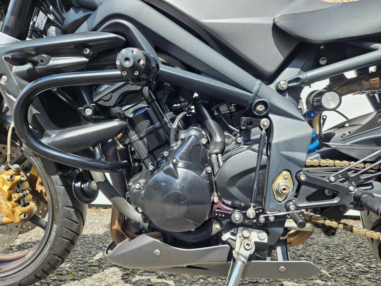 Triumph Street Triple R 675 abs in outstanding condition